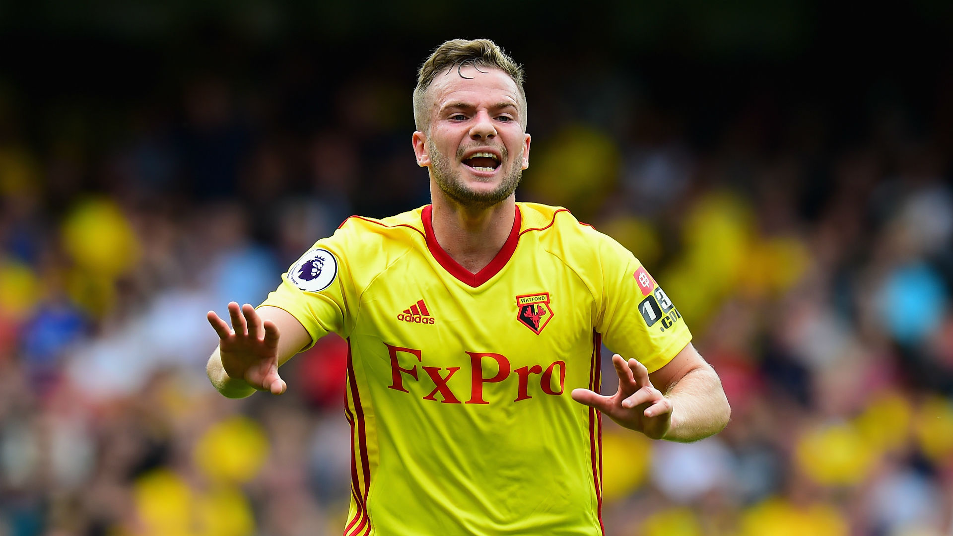 Tiền vệ trung tâm: Tom Cleverley (Watford) - Cựu tiền vệ M.U đạt tỉ lệ chuyền bóng chính xác lên đến 92% và giúp Watford có thắng lợi trên sân của Bournemouth.