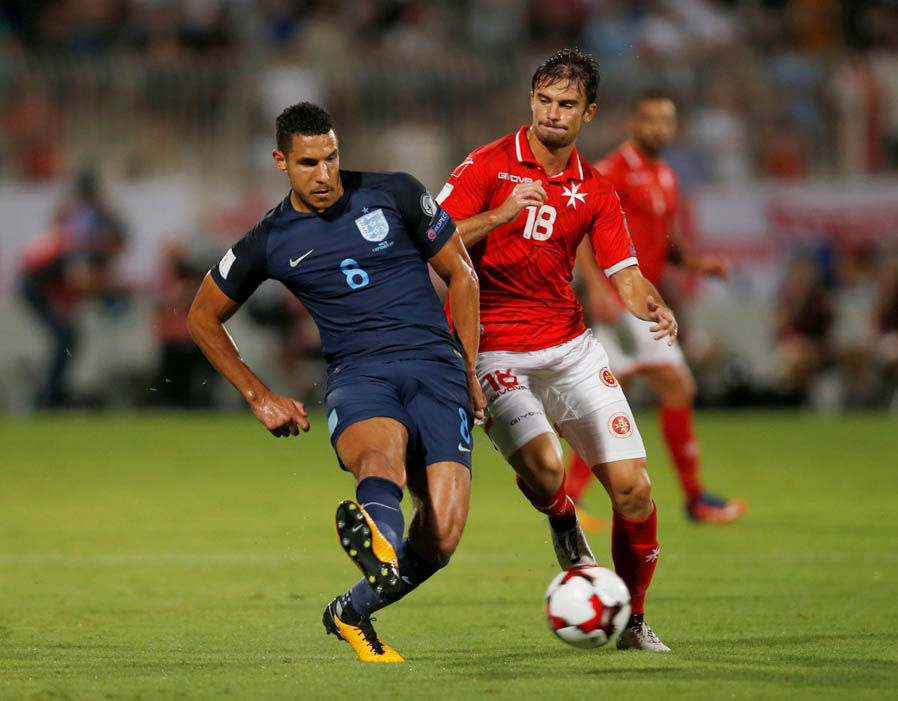 Tiền vệ trung tâm: Jake Livermore - 7.1 điểm