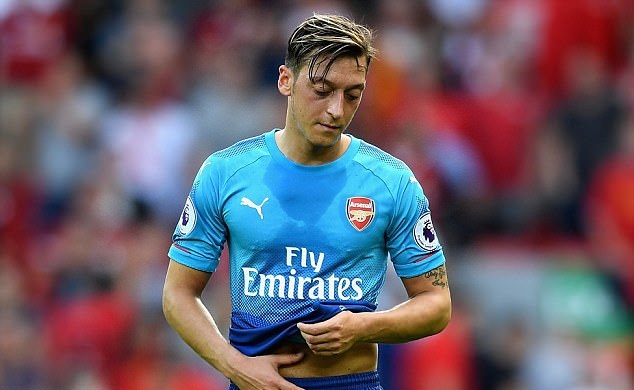 Ozil tiếp tục là tiêu điểm của những chỉ trích.
