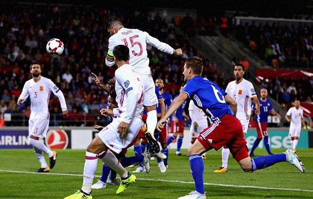 Ramos sớm giúp TBN vươn lên dẫn trước ở phút thứ 3 bằng pha đánh đầu ghi bàn quen thuộc.