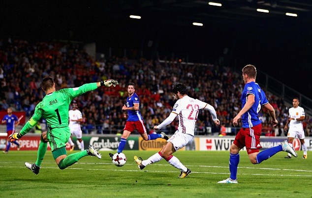 Isco, ngôi sao đang lên của cả Real và tuyển TBN cũng đem về 1 pha lập công.