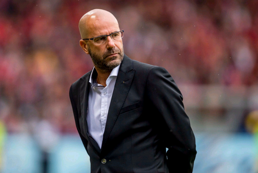 HLV Peter Bosz không thể hài lòng với màn trình diễn của học trò.
