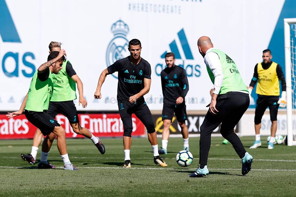 Ảnh Carvajal kí hợp đồng - Bóng Đá