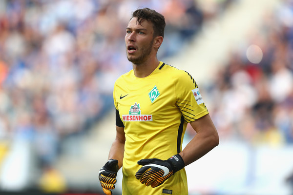 Thủ môn: Jiri Pavlenka (Werder Bremen) - Thủ thành người CH Czech này đã có một ngày thi đấu chói sáng với 6 pha cứu thua xuất sắc trước Freiburg. Tuy nhiên, những nhân tố trên hàng công như Bartels hay Belfodil không thể giúp Bremen kiếm trọn vẹn 3 điểm.