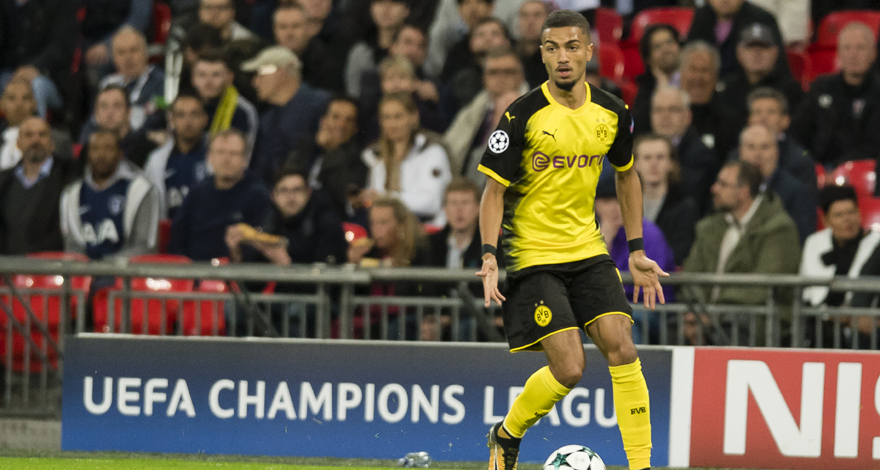 Hậu vệ trái: Jeremy Toljan (Dortmund) - Hậu vệ 23 tuổi này sở hữu khả năng tham gia tấn công hết sức ấn tượng và đóng góp 1 kiến tạo để Max Philipp nâng tỉ số lên 2-0 trong trận đấu với Monchengladbach.