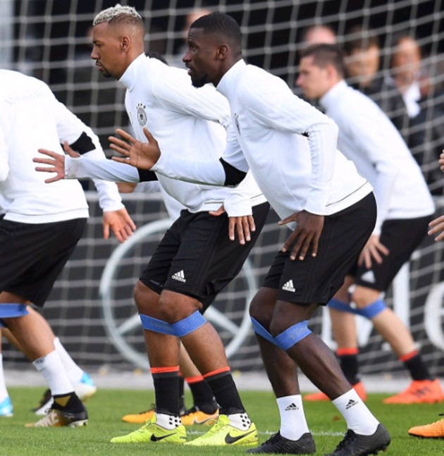 Trung vệ Antonio Rudiger vừa cùng Chelsea chịu thất bại trước Manchester City.