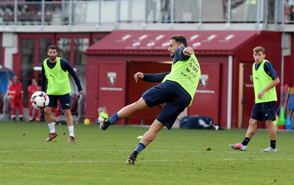 Ngoài ra, các cầu thủ Italia cũng chăm chỉ luyện sút cầu môn.