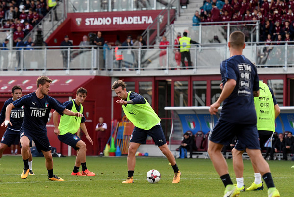 Tân binh Federico Bernardeschi của Juventus cũng tập luyện cực hăng.