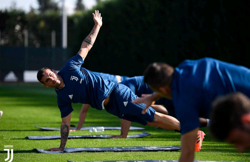 Juventus tập luyện - Bóng Đá