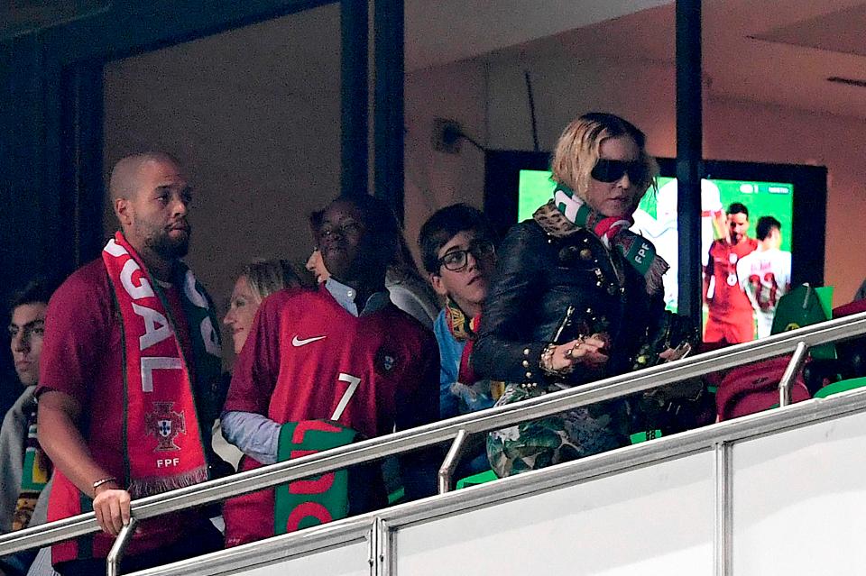 Madonna đến chung vui cùng Ronaldo - Bóng Đá
