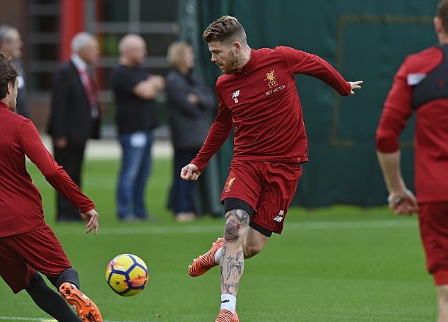 Ở vòng đấu trước, The Kop bất ngờ chịu thất bại đến 1-4 trước Tottenham. Màn trình diễn nghèo nàn khiến đội bóng áo đỏ bị chỉ trích dữ dội.