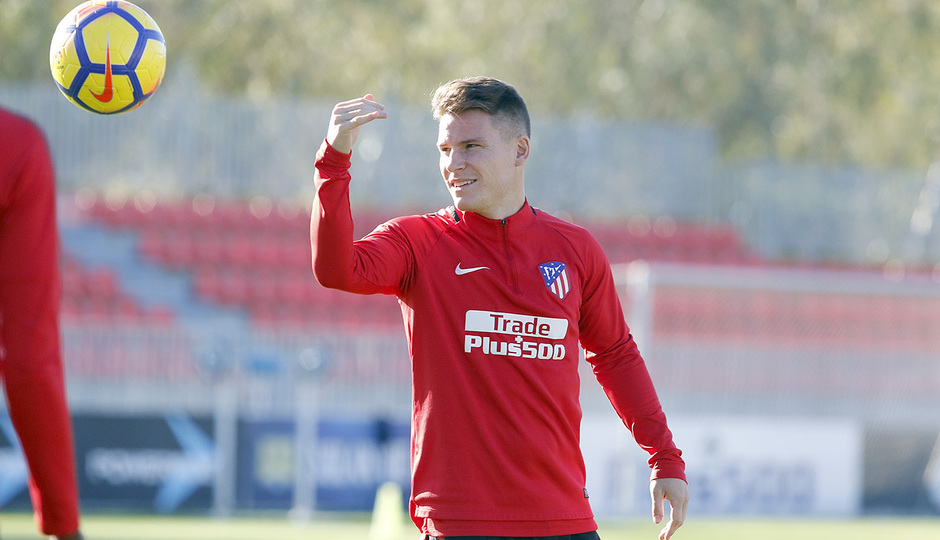 Chân sút Kevin Gameiro nỗ lực tập luyện để giành lấy một suất đá chính.