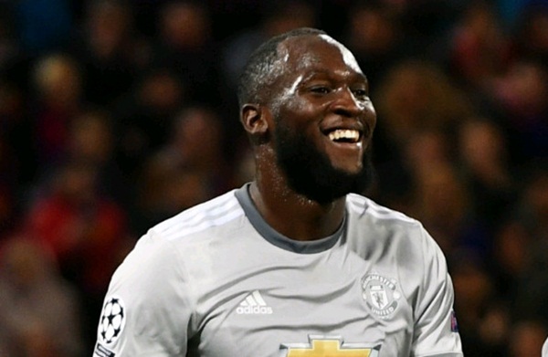 Mourinho lên tiếng bảo vệ Lukaku.
