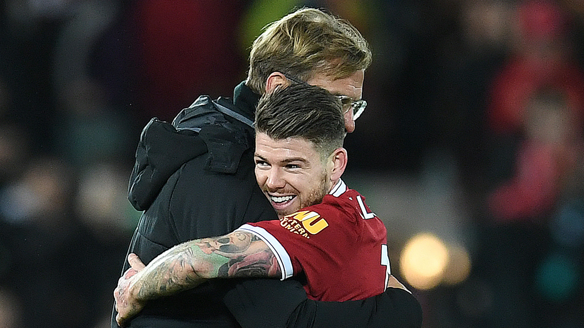 Hậu vệ trái: ALBERTO MORENO | LIVERPOOL - Moreno có tổng cộng 4 tình huống tạt bóng chuẩn xác cho đồng đội trong cả trận. Ngoài ra, hậu vệ người TBN cũng lên công về thủ nhịp nhàng và giúp Liverpool giữ sạch lưới trước Soton.