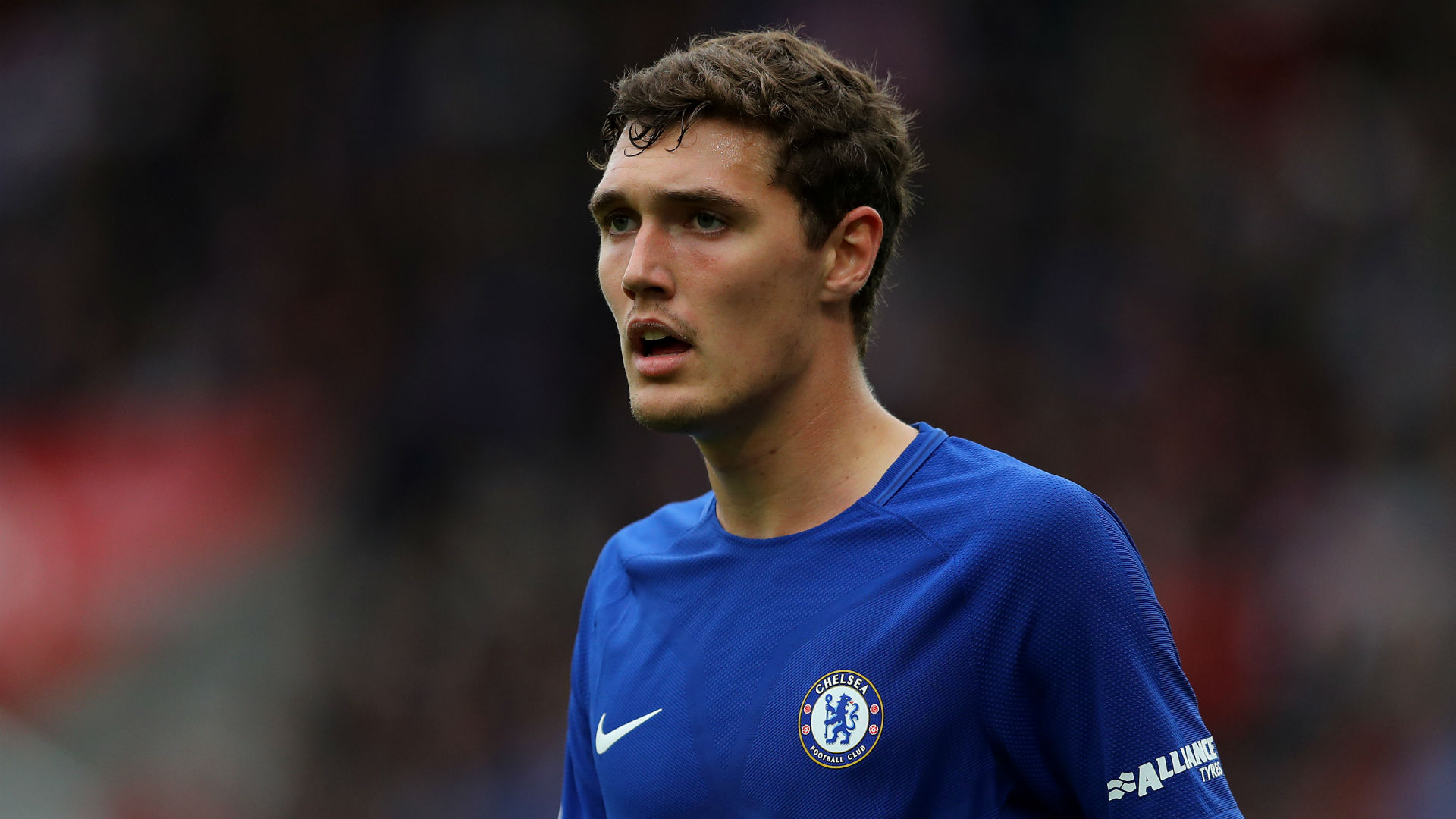 Trung vệ: ANDREAS CHRISTENSEN | CHELSEA - Một lần nữa, hậu vệ của Chelsea lại thi đấu tốt ở các trận đại chiến. Thống kê cho thấy, Christensen có đến 96% tỉ lệ chuyền bóng chính xác. Trung vệ này cũng thi đấu chắc chắn và ngăn cản những ngôi sao tấn công của Liverpool ghi bàn.