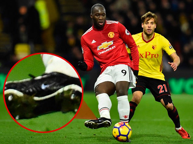 Lukaku vẫn chưa được tài trợ giày thi đấu.