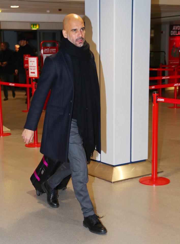 HLV Pep Guardiola lịch lãm trong bộ trang phục thời thượng.