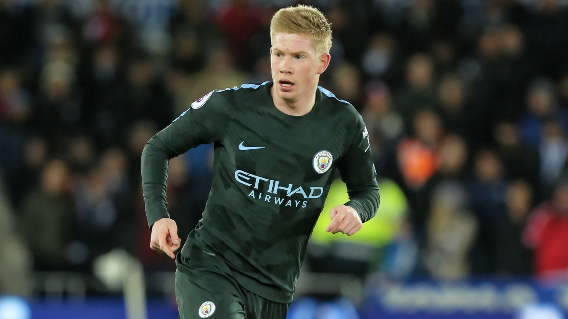 Tiền vệ: KEVIN DE BRUYNE | MANCHESTER CITY - De Bruyne ghi 1 bàn và tạo ra 2 đường chuyền mở ra cơ hội ngon ăn cho đồng đội ở trận gặp Swansea đêm qua.