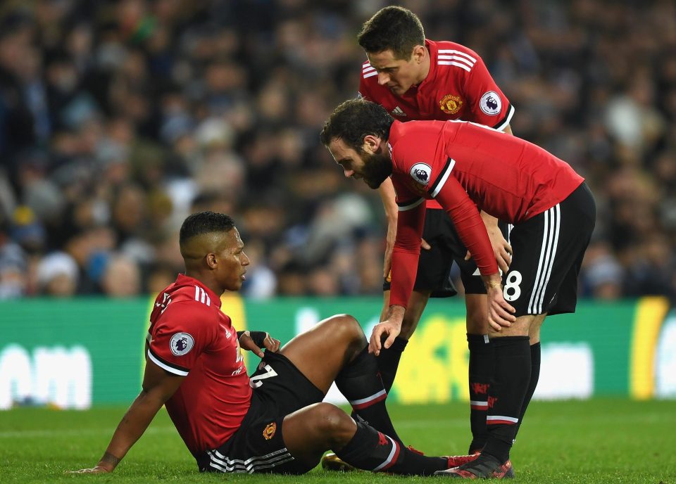 Valencia dính chấn thương ở trận thắng West Brom.