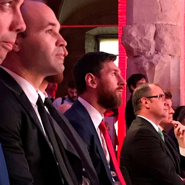 Sao bự Barcelona bảnh bao đi nhận giải thưởng lớn của La Liga - Bóng Đá