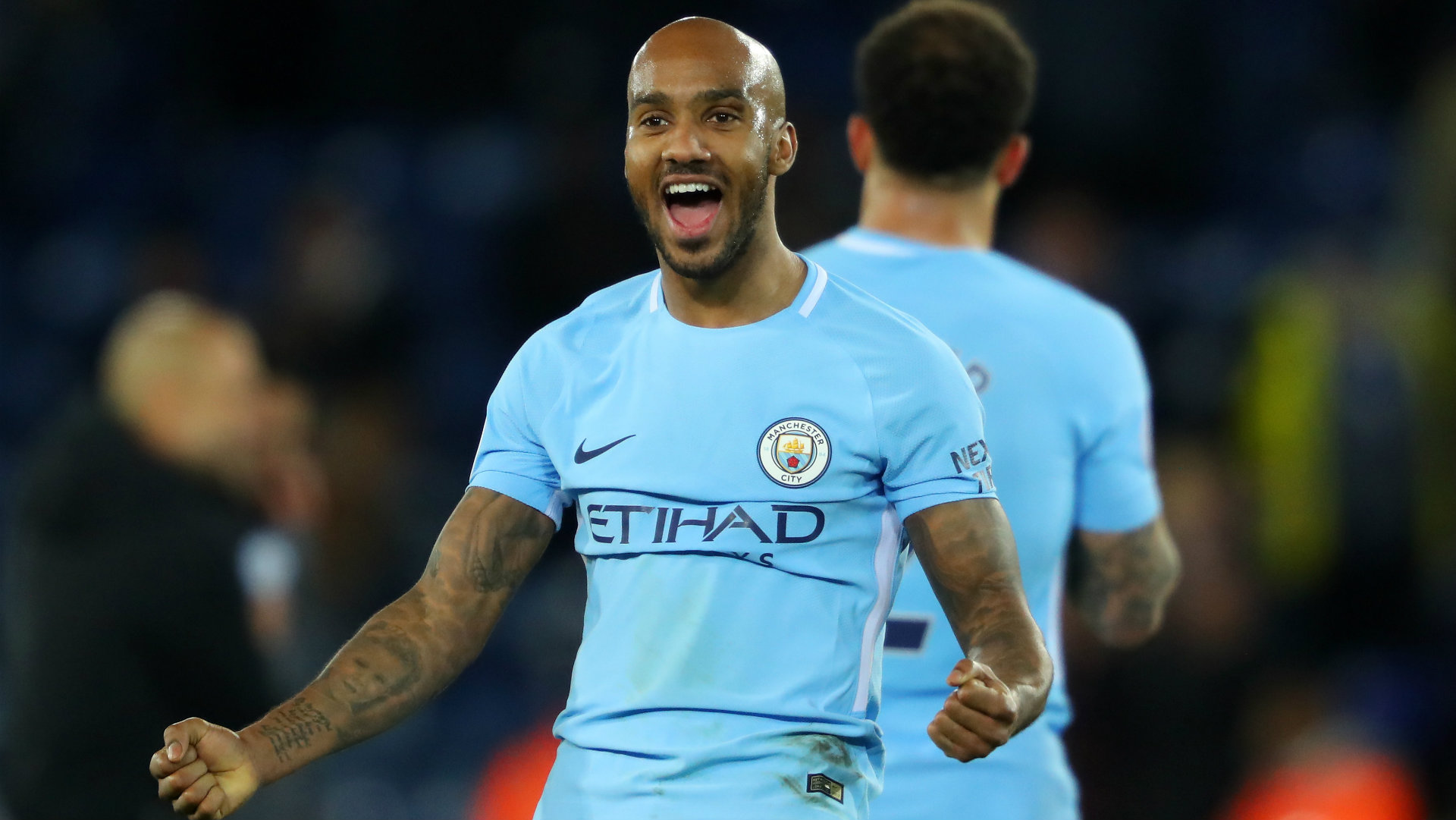 Hậu vệ trái: FABIAN DELPH | MANCHESTER CITY - Delph tung ra tổng cộng 83 đường chuyền, đạt tỉ lệ chính xác 95.2%. Ngoài ra, hậu vệ này còn tắc bóng 4 lần và can thiệp những tình huống nguy hiểm 4 lần, nhiều hơn bất kì đồng đội nào.