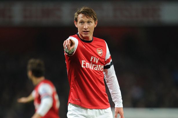 1. Kim Kallstrom - Arsene Wenger đã khiến các cổ động viên bị sốc khi quyết định chiêu mộ Kim Kallstrom, tiền vệ được mượn từ Spartak Moskva trong vòng nửa năm để chia lửa với Olivier Giroud vào mùa giải 2013/14. Trong 6 tháng đó, anh chỉ ra sân 4 lần trên mọi mặt trận và chẳng có đóng góp gì đáng kể. Hết hạn hợp đồng, Kallstrom cũng ra đi không kèn không trống.