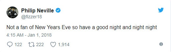 Không có hình ảnh, Phil Neville chỉ đăng một dòng trạng thái ngắn để chúc mừng năm mới trên Twitter.