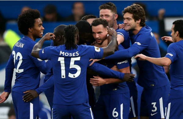 Tiền vệ trung tâm: Danny Drinkwater | Chelsea - Bên cạnh N'Golo Kante, Drinkwater đã thi đấu vô cùng thanh thoát và chạm bóng đến 116 lần, tắc bóng thành công 4 lần, nhiều hơn bất kì đồng đội nào khác tại Chelsea.