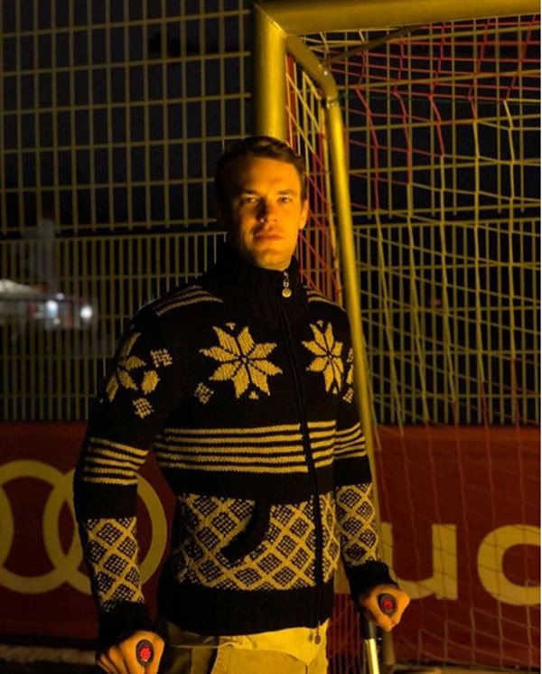 Dù chưa thể trở lại thi đấu nhưng nhìn Manuel Neuer vẫn rất phong độ.