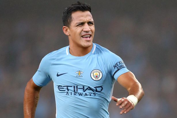 Sanchez chưa thể đến Man City.