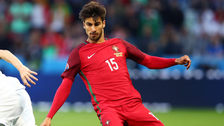Andre Gomes có chấp nhận ra đi?