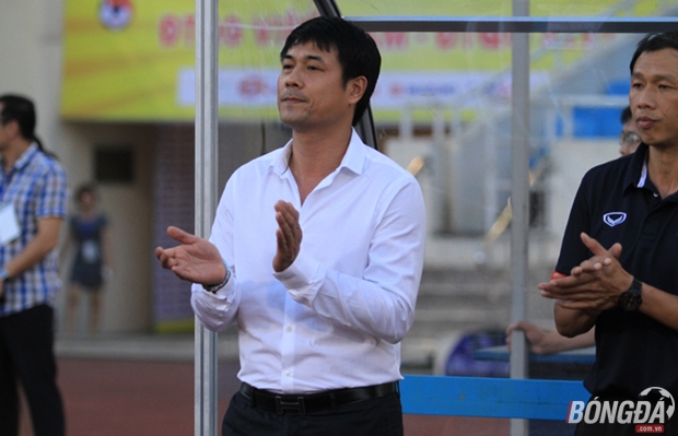 HLV Hữu Thắng tuyên bố đội tuyển Việt Nam trung thành với lối chơi bóng ngắn, phối hợp nhuần nhuyễn. Ảnh: Minh Anh.