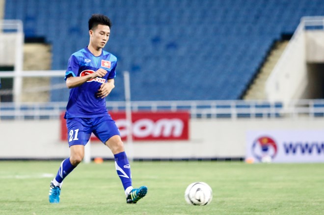 Huy Hùng là học trò cưng của huấn luyện viên Toshiya Miura nhưng không được đá chính một trận nào ở tuyển Việt Nam. Ảnh: Minh Chiến.