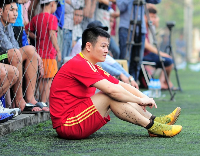 Trong khi Văn Quyến chật vật ngay cả trên sân phủi...