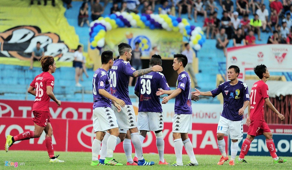 Gonzalo dễ dàng thực hiện thành công quả 11m, ấn định chiến thắng 3-0 cho HN T&T.