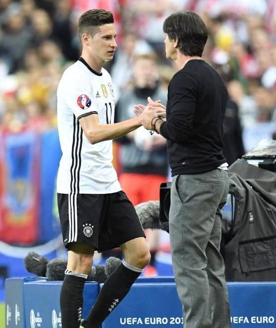 Draxler chơi bóng rườm rà. Ảnh: Internet.