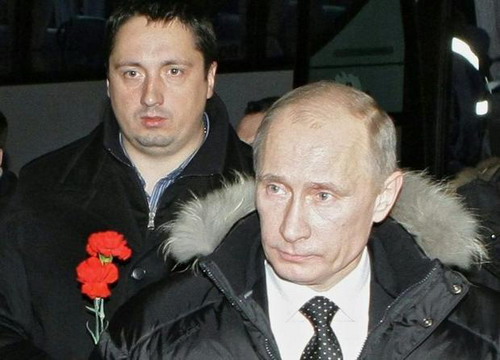 Shprygin tại một sự kiện chính trị năm 2010, đứng sau tổng thống Nga Vladimir Putin. Ảnh: Internet.