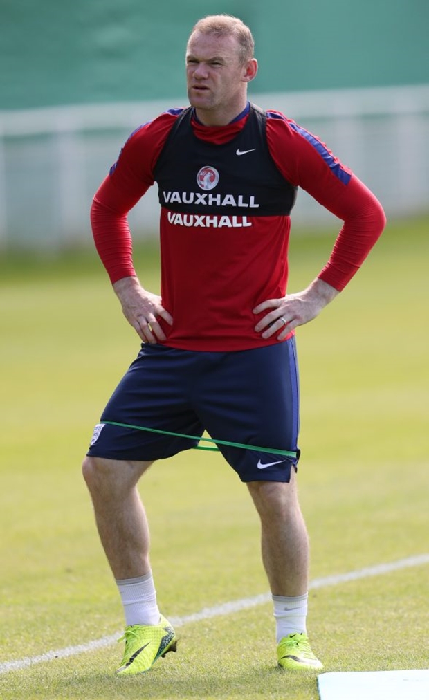 Với chấn thương này người hâm mộ tuyển Anh đang lo khả năng ra sân của Wayne Rooney trong trận đấu với Iceland vòng 1/8. Ảnh: Internet.