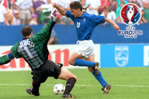 1. Tây Ban Nha 1-2 Italia (tứ kết World Cup 1994). Trận đấu này, Italia đã giành thắng lợi 2-1 nhờ các pha làm bàn của Dino Baggio (25’) và Roberto Baggio (88’). Jose Luis Caminero (58’) là cầu thủ cho bàn danh dự cho Tây Ban Nha. Ảnh: Internet.