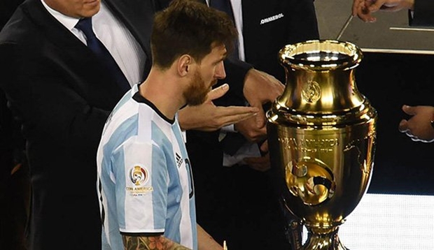 Messi và các đồng đội không xứng đáng với nước mắt của người hâm mộ. Ảnh: Internet.