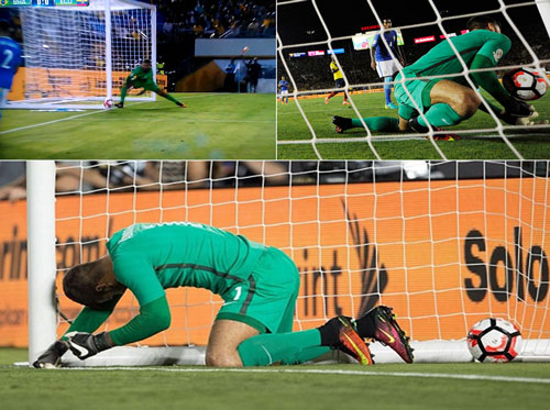 7. Thủ thành Brazil có pha bắt bóng kiểu “gà đẻ trứng”. Ở phút 66 trong trận “mở hàng” Copa America 2016 trước Ecuador, thủ thành Alisson Becker của Brazil đã có một pha bắt bóng kiểu “gà đẻ trứng” vô cùng hài hước. Xuất phát từ một pha tấn công bên phía cánh trái, tiền vệ Miller Bolanos đã thực hiện pha căng ngăng không mấy nguy hiểm vào trong vòng cấm. Thế nhưng, khi thực hiện động tác bắt bóng, Alisson lại lóng ngóng ôm hụt bóng và khiến trái bóng lăn thẳng vào lưới. Rất may cho Alisson và Brazil là bàn thắng này không được công nhận, bởi trước đó, trái bóng đã đi hết đường biên ngang. Ảnh: Internet.