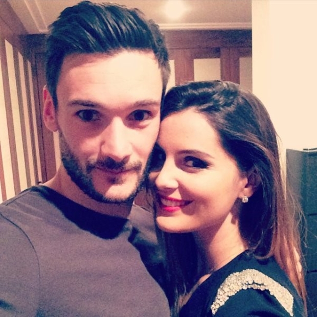 Thủ môn đội trưởng Hugo Lloris cùng bà xã Marine. Ảnh: Internet.