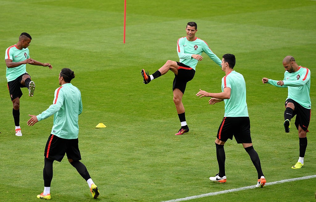 Bồ Đào Nha tập luyện tại trung tâm Marcoussis chuẩn bị cho trận bán kết đầu tiên EURO 2016. Ảnh: Internet.