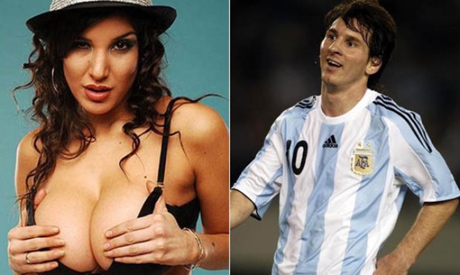 Ngoại tình với người mẫu Play Boy: Năm 2011, Messi bị tố đã vụng trộm với người đẹp Andrea Rincon. Thông tin này đã được chính siêu mẫu 34 tuổi tiết lộ trên báo chí. Thậm chí, “El Pulga” đã bị bạn trai của Rincon dọa giết nếu còn “tòm tem” với cô. Ảnh: Internet.