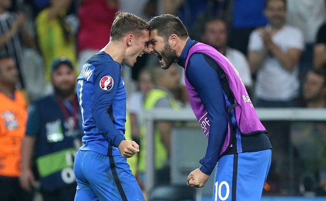 Nhưng cũng có người muốn thấy Pháp vô địch. Vì mưu sinh, phần đông người Bồ Đào Nha phải xa quê. Ảnh: Internet.