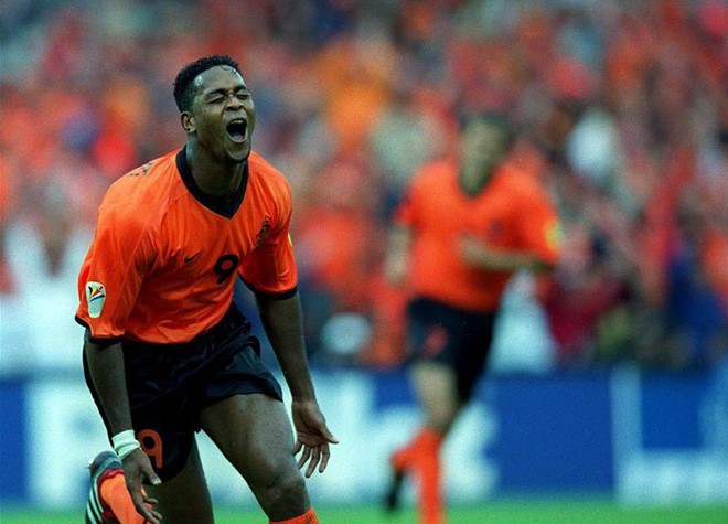 EURO 2000: Patrick Kluivert (Hà Lan- 5 bàn): Kỳ EURO thứ hai với sự tham gia của 16 đội đã chứng kiến màn trình diễn thăng hoa của hai chân sút Patrick Kluivert và Salo Milosevic (Nam Tư). Ảnh: Internet.