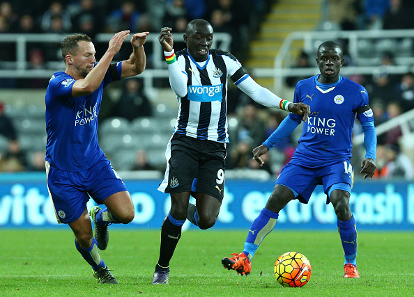 N’Golo Kante và Danny Drinkwater là cặp tiền vệ phòng ngự quan trọng của Leicester mùa trước. Ảnh: Internet.