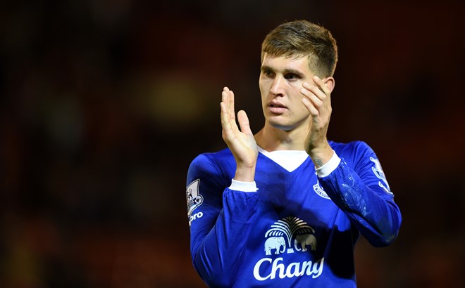 Manchester City: John Stones. Sự có mặt của hậu vệ này sẽ phù hợp với Man City của Pep Guardiola hơn là Chelsea. Chơi đầu óc, có nền tảng kỹ thuật tốt và lối chơi mượt mà, trung vệ trẻ của Everton sẽ là một sự bổ sung hoàn hảo cho diện mạo mới của Man City. Ảnh: Internet.