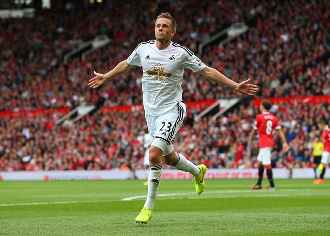 Leicester City: Gylfi Sigurdsson. Tuyển thủ quốc gia Iceland đã chơi ấn tượng tại Euro, và sẽ là một sự thay thế hoàn hảo cho Riyad Mahrez nếu ra đi. Ảnh: Internet.