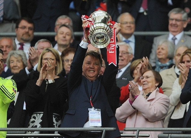Dù giúp Manchester United giành danh hiệu FA ở mùa giải 2015-2016. Ảnh: Internet.